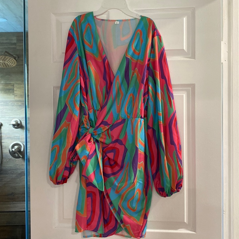 Trendy bright wrap dress. Never worn